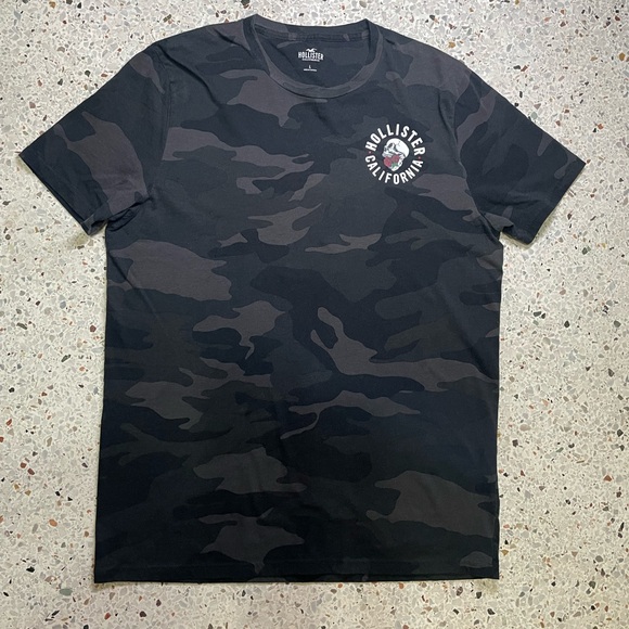 Hollister Co. California Skull and Roses Camo Tee. - Picture 2 of 6